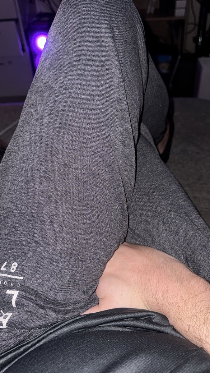 Crosslegged Noot tweet media