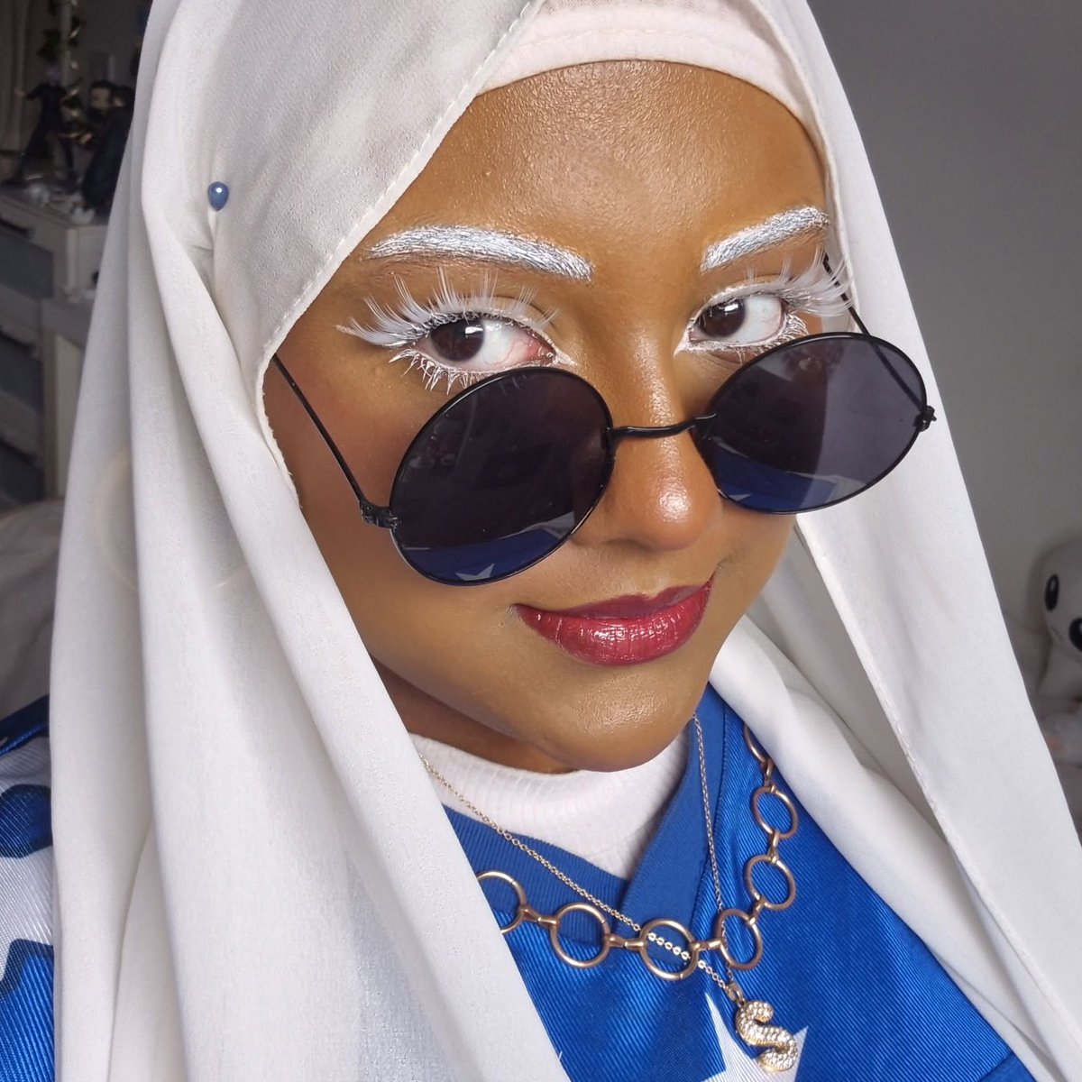 it always feels right in my soul when i cosplay gojo perhaps it's the geto lover in me speaking