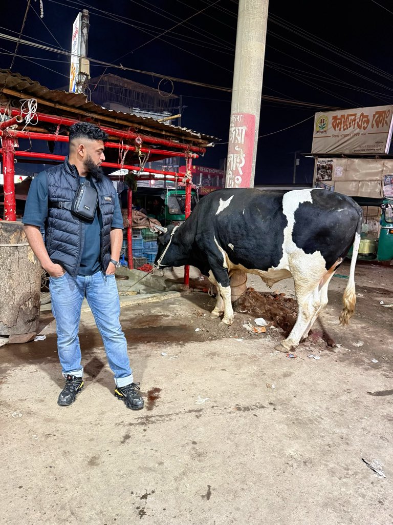 akhijubz's tweet photo. This Hindu deity will be Tasty in a Curry.
#HalalBeef #BJP #Islam #Bangladesh https://t.co/VaC4fafk5A