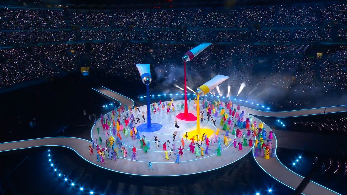 Italy lights up with music and colour! 🌈😍

A trio of iconic Italian opera maestros - Verdi, Puccini and Rossini - lay the soundtrack to this beautifully powerful scene. 

#MilanoCortina2026 | #OpeningCeremony