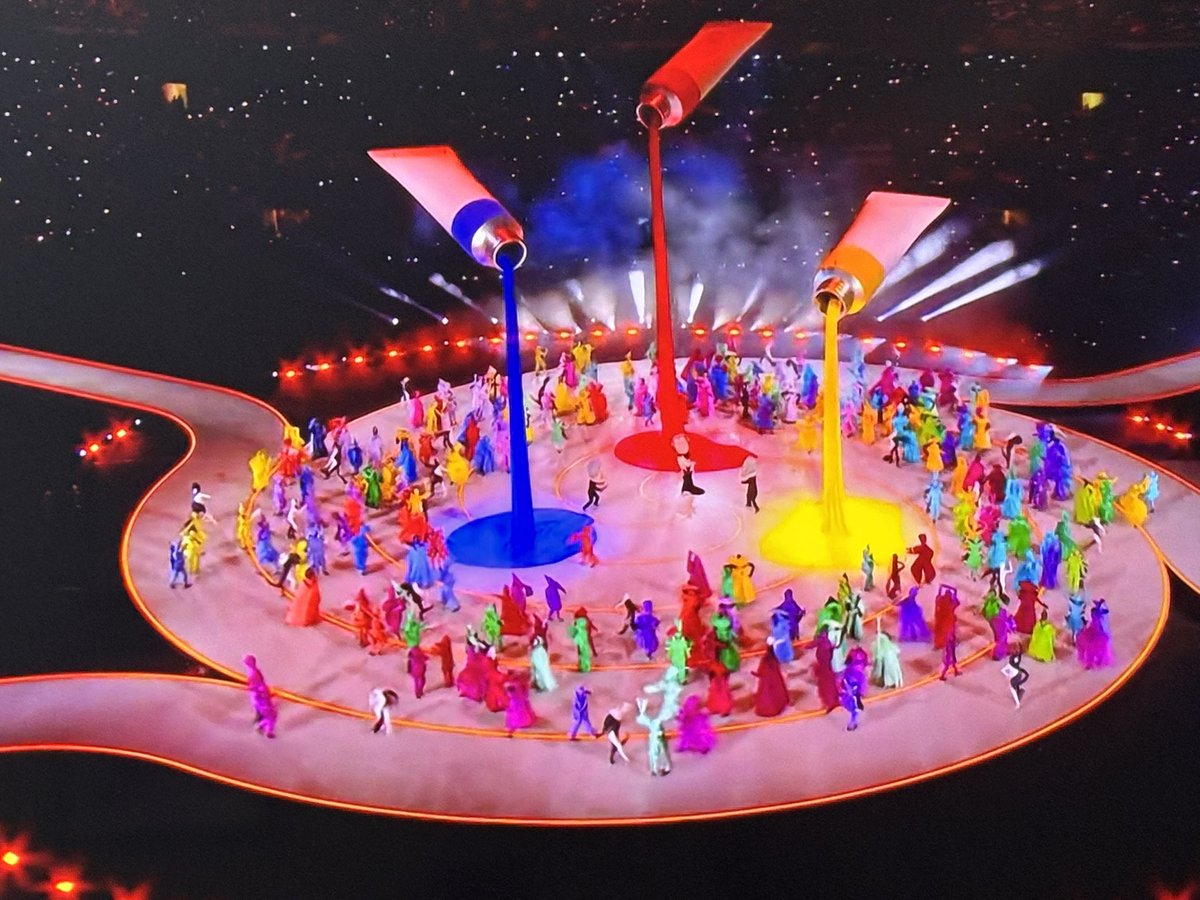 warrenmich1's tweet photo. A colourful and vibrant start to the Opening Ceremony! https://t.co/djF7ZRSE5N