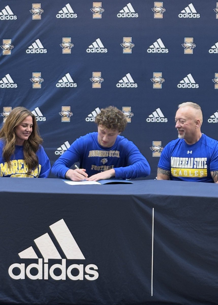 HunterMullen_WR's tweet photo. Very blessed to celebrate my commitment to @MSUEaglesFB today with my family, teammates, and friends. Extremely excited for the future!

#skoeags #SoarHigher 

@CoachWoodmanMSU @Coachweiss30 @CoachJKiernan @wcsIHSfootball @wcsCOAthletics @NatlPlaymkrsAca @BuckFitz @LoyaltyPerform @jaxon_rose8 @BallHawkU @Jholt_athelite @Dj_thorpe7 @CSmithScout