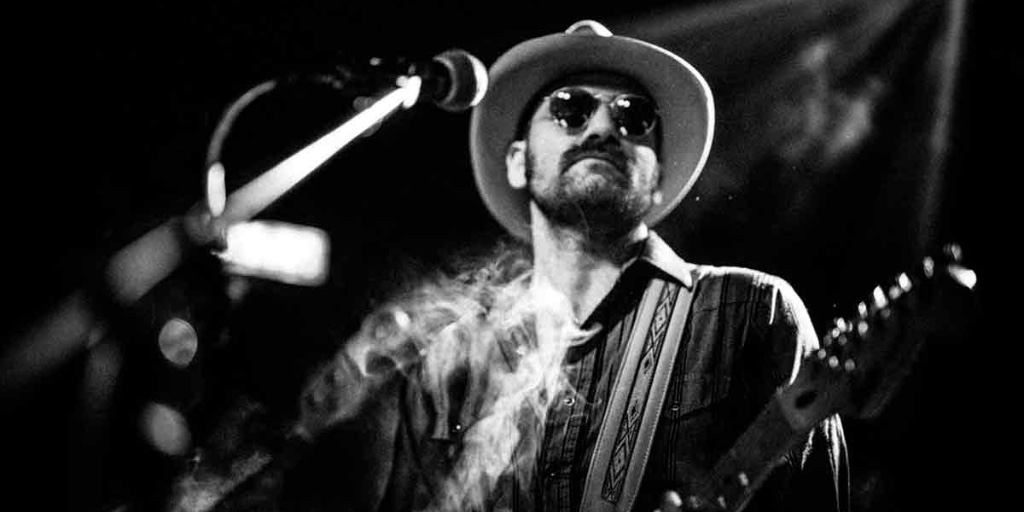 Big voices. Dark grooves. Cinematic turns.
Kirk Dath Band brings theatrical psychedelic rock &amp; roll tonight.
9:30 PM | $10

Step inside the sound of Kirk Dath Band:
thehogwallow.com/music/bands/ki…

#KirkDathBand #TheatricalPsychedelicRock #LiveMusicSLC #TheHogWallowPub #FridayNightMusic