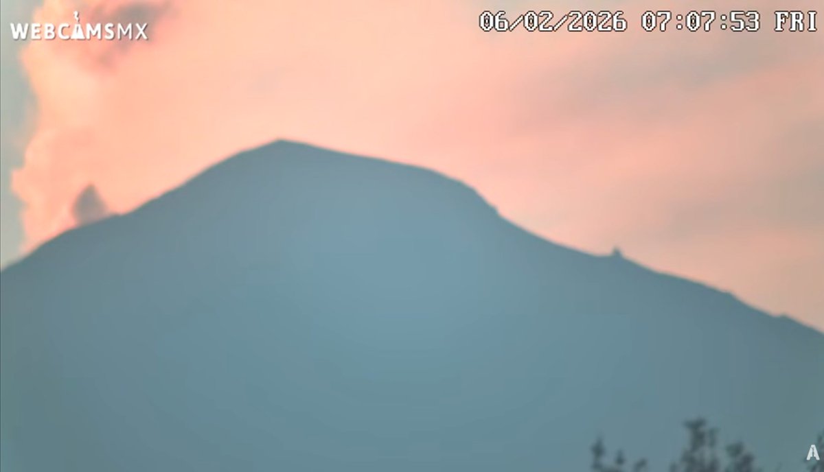 webcamsdemexico's tweet image. Sabemos que a esta hora ya solo estás viendo el reloj para salir del trabajo, así que te refrescamos la memoria: así de bonito se vio el mundo antes de que te encerraras en la oficina. 😅🏢

🕒 #Flashback.
Lo mejor de este viernes:
🌋 El "Popo" presumiendo silueta.
⛪️ Cadereyta