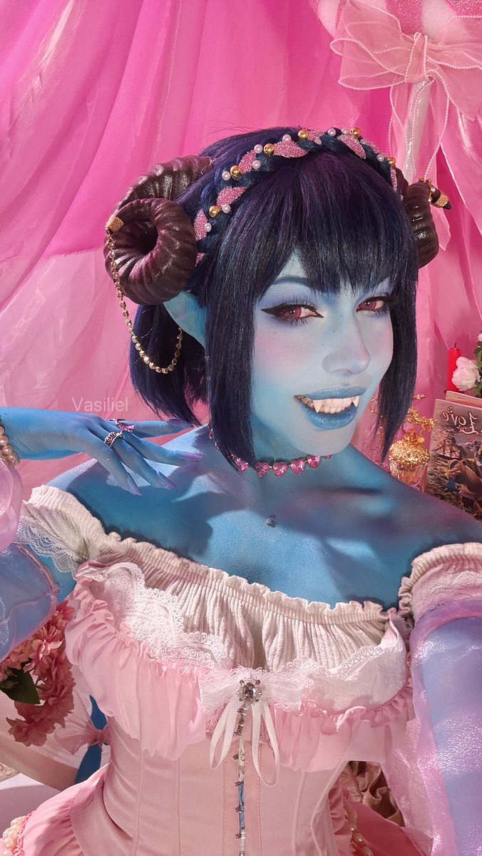 My Jester cosplay from the Mighty Nein 💖

Yes, I used a lot of makeup again 🤭