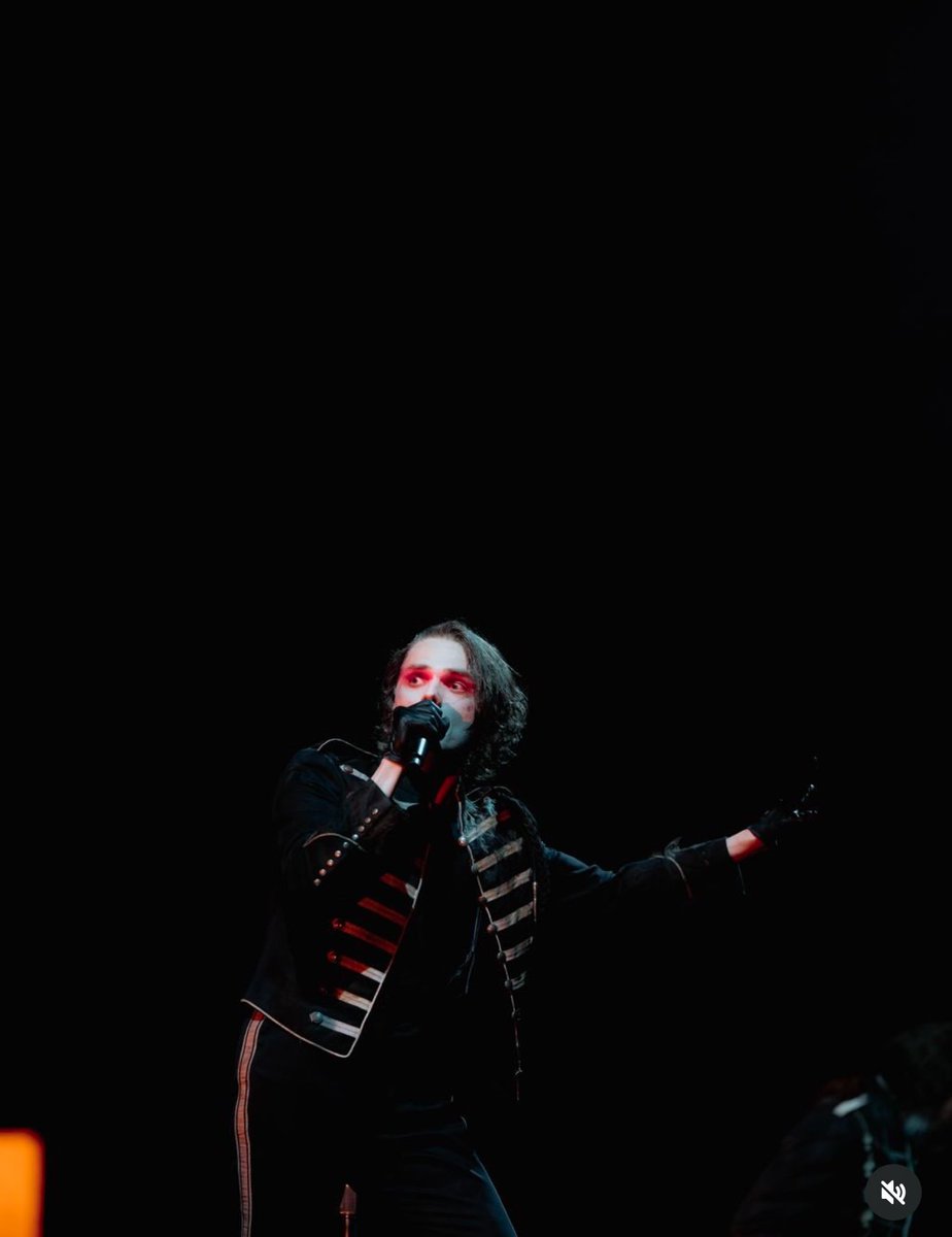 Close enough welcome back urban decay gash Gerard