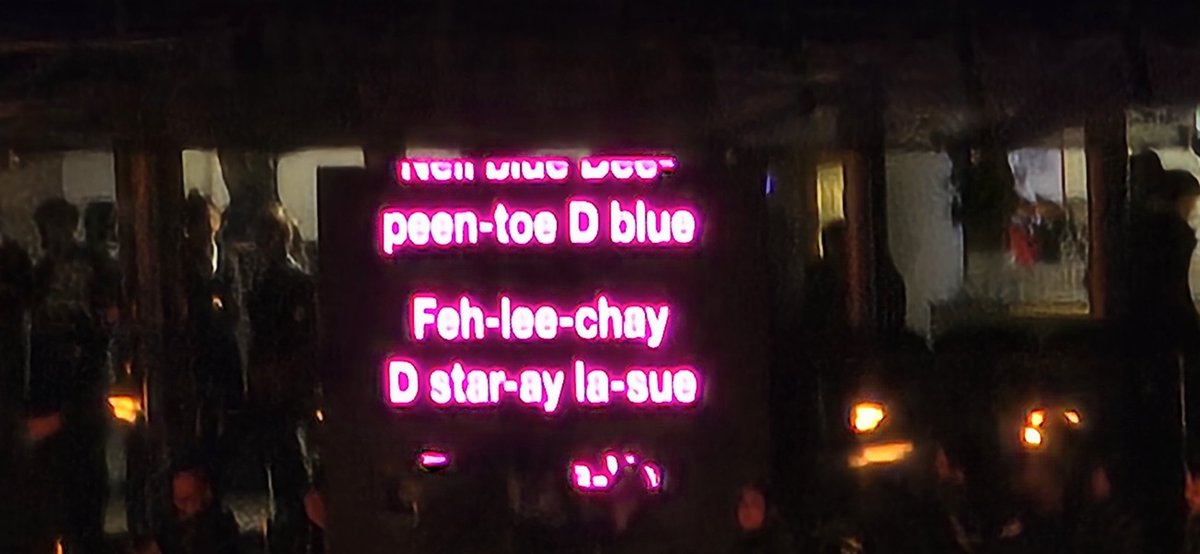 Il gobbo di Mariah Carey per farle cantare "Felice di stare lassù" 😅