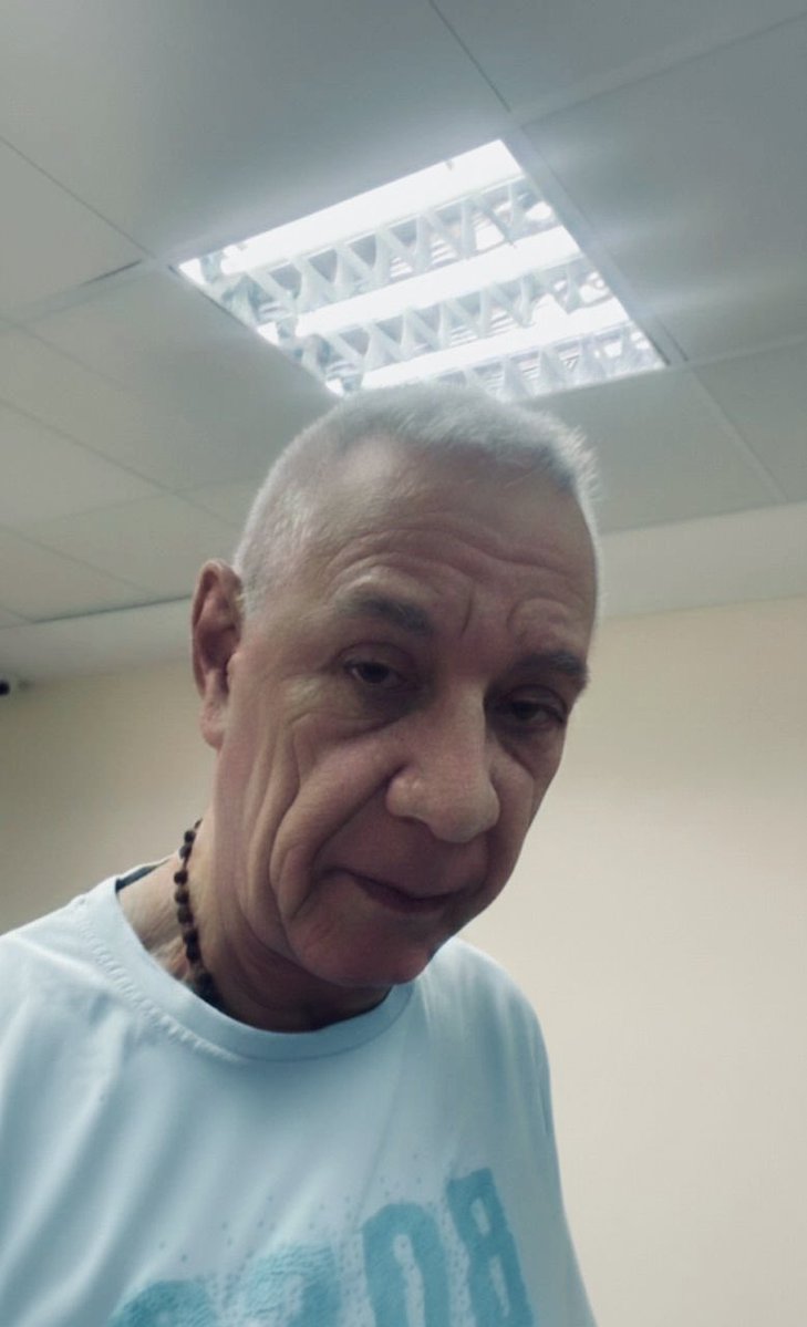 <a href="/jorgerpsuv/">Jorge Rodríguez</a> Buenas tardes: con respeto le pido revisar el caso de mi padre: Orlando Laufer, 70 años, tumor (5 informes), no le permiten tratamiento, 4 años y 3 meses detenido sin sentencia y sin permitirle abogado de confianza. Esto vulnera CRBV 26, 44, 49, 80, 83 y COPP 230, 231, 127, 139.