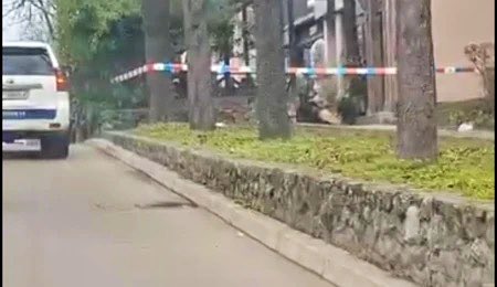 The African migrant who broke into a restaurant armed with a pistol in the Senjak neighbourhood of Belgrade 🇷🇸 last Friday is still awaiting trial.

Dressed as a bicycle delivery man, he was eventually overpowered by customers.

These "people" have no place among us.