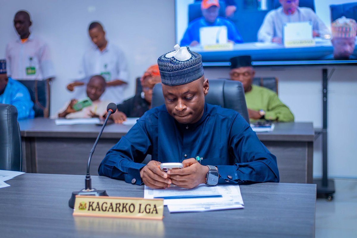 muhuyideenmc's tweet photo. “We always thank &amp; appreciate the good people of @KagarkoLGC for their prayers, support  advice. Our resolve to make the LG better remains unshaken, especially as Kagarko LG continues to remain dear to His Excellency, Governor @ubasanius" 

@TurakiJnr
Chairman, Kagarko LG Council https://t.co/J3dblRdEjJ