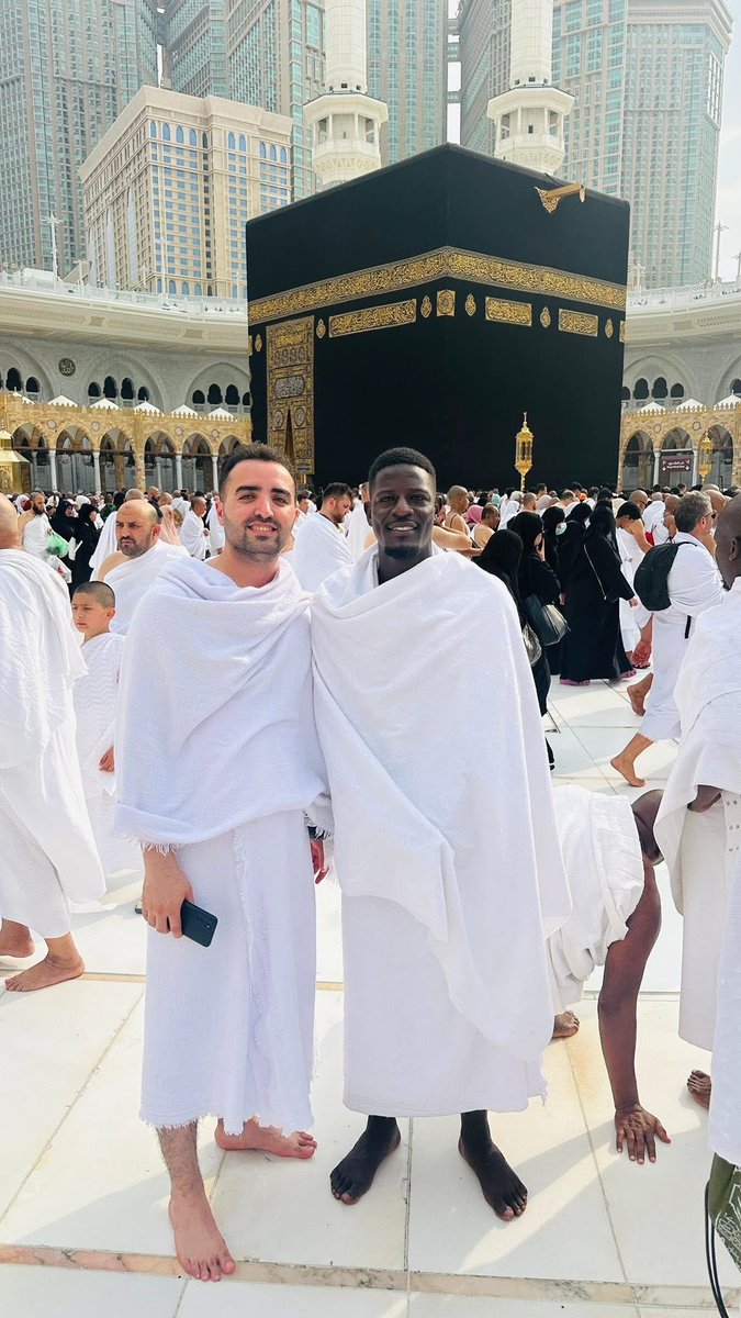 I thought bro was wearing black socks 🤣🤣