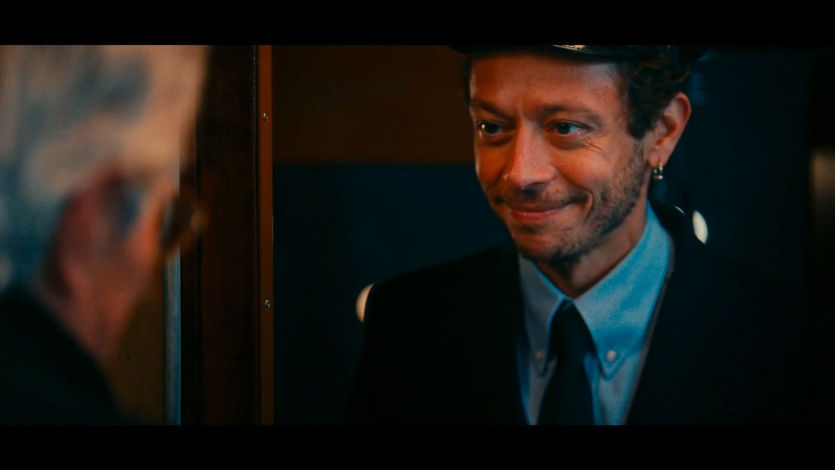 Sergio e Valentino
❤
Il conducente Rossi guida il tram milanese che porta Mattarella al capolinea di San Siro

#MilanoCortina2026