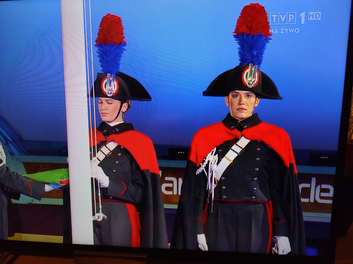 Francuzi, albo Włosi jak zrobią imprezę to elegancko i z rozmachem. Tylko carabinieri rozczarowują, , kiedyś, to byli carabinieri, mamma mia!