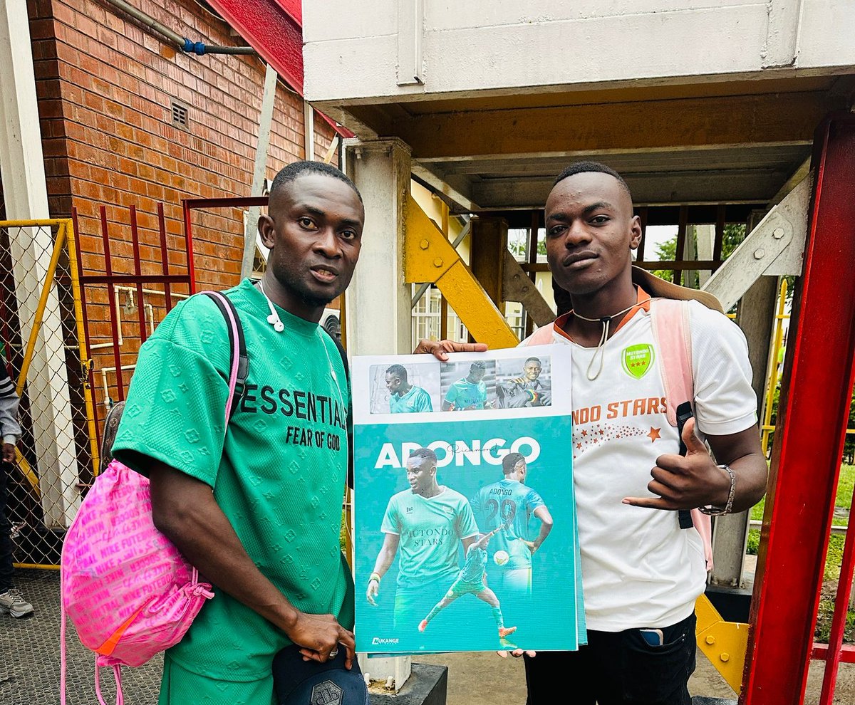 Mukange_Visuals's tweet photo. Unbothered by the fugu drama 😂🇿🇲🇬🇭, just over here with my Ghanaian🇬🇭 brother like... 👨🏽‍🎨📷🖼️🖌️🎨 https://t.co/kgZZlIyAWf
