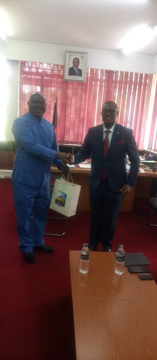 RwandaInZambia's tweet photo. On 05/02/2026 @RwandaInZambia High Commissioner @Emmanu_bugingo paid a courtesy call on Hon. Jappie Mhango, MP, the #Malawi Minister of Transport and Public works. Their discussions centered on strengthening the existing relations between #Rwanda &amp; #Malawi.
 @RwandaMFA https://t.co/FFNTkedt4h