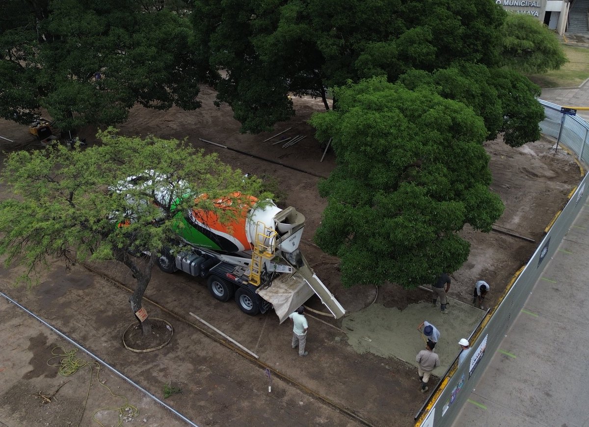 ✨ La Plaza San Martín de #RíoTercero se renueva ✨

Comenzó la puesta en valor de uno de los espacios más emblemáticos de la ciudad, combinando historia y una mirada moderna para hacerla más accesible, verde y conectada.

🌿 La obra contempla nuevo adoquinado, una fuente