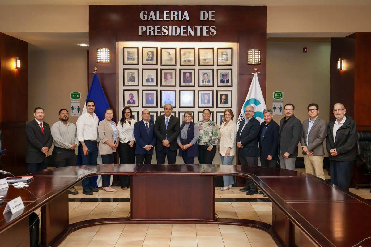 La Junta Directiva de la Cámara de Comercio e Industrias de Cortés (CCIC) sostuvo una reunión con diputados <a href="/hn_congreso/">Congreso Nacional de Honduras</a>  miembros de la comisión dictaminadora del proyecto de “Ley de Empleo a Tiempo Parcial” y congresistas del departamento de Cortés, para presentar observaciones