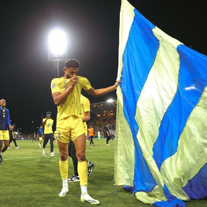 اقسم بالله العلي العظيم انه اعظم لاعب محلي بفريقكم
هالموسم ياعالم ياناس بكل مباراة يشيلنا !!!

يخرب بيت الاداء ماشاءالله تبارك الله
ابو نااااصر وبس💛💛💛💛💛💛💛💛💛