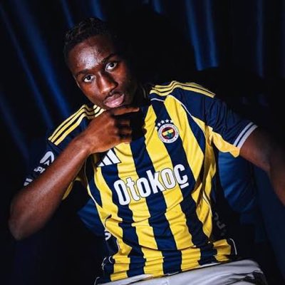 FBPolska's tweet photo. #YeniProfilResmi Sana geldik Allahım, lütfuna geldik Allahım, affına geldik Allahım, evet biliyoruz Allahım başka kapı yok eşiğine geldik. Şu mübareğe sakatlık zeval verme Allahım. 😂 https://t.co/y8dydOuc8S