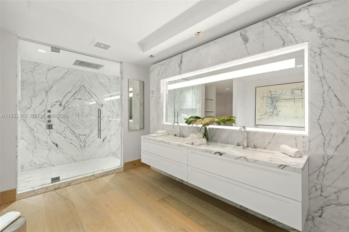 openluxere's tweet photo. FOR SALE: 7061 Fisher Island Dr, 7061 - Miami Beach, Florida
$36.2M | Miami Beach
6BR | 7BA
Listed by Douglas Elliman - Miami

https://t.co/zpcqUTNZdu

#Estate #TuscanyRealEstate https://t.co/gG6DVBjj9S