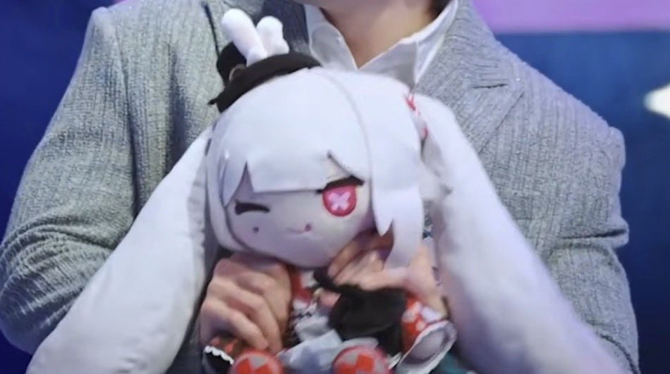 Reminder why I call them fumo instead plu$hie$ cause of annoying bots 😑😑