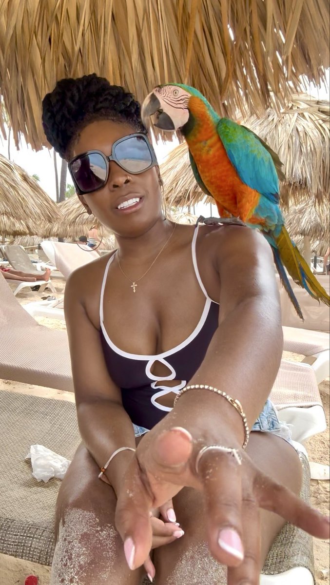 𝓒𝓸𝓬𝓸 𝓒𝓱𝓪𝓷𝓮𝓵 ✨ tweet media