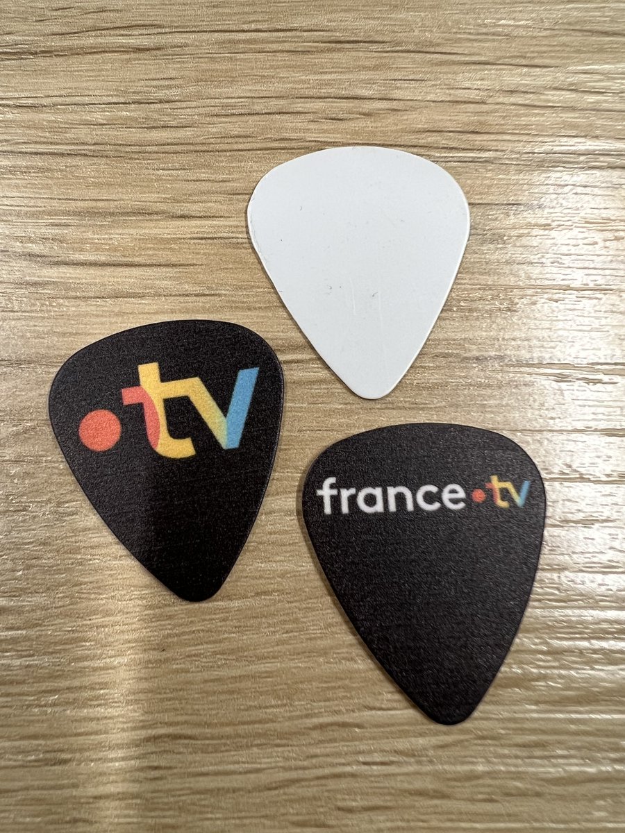 uvimark's tweet photo. https://t.co/EcYc7UcZY9

📷📷 Púas de guitarra personalizadas 📷📷

Tu sonido es único… ¿por qué tu púa no?
Crea púas personalizadas con tu nombre, logo, frase favorita o diseño exclusivo. Perfectas para músicos, bandas, regalos originales o merch.
📷 Diferentes grosores y materiales
📷 Grabado duradero
📷 Ideales para acústica, eléctrica o bajo
📷 Un detalle pequeño que marca la diferencia en el escenario

Haz que cada acorde tenga tu sello.
¿Te imaginas tocar con una púa hecha solo para ti?
📷 Escríbenos por DM para personalizar la tuya.
#puasguitarra #puaspersonalizadas #guitarra #guitarplayer #guitarrista #musica #musicgear #guitaraccessories #hechoapersonalizado #regalosoriginales #bandamerch #rock #acustica #guitarraelectrica #musicos #guitaraddict #customguitar #musiclovers #picksdeguitarra #merchmusical