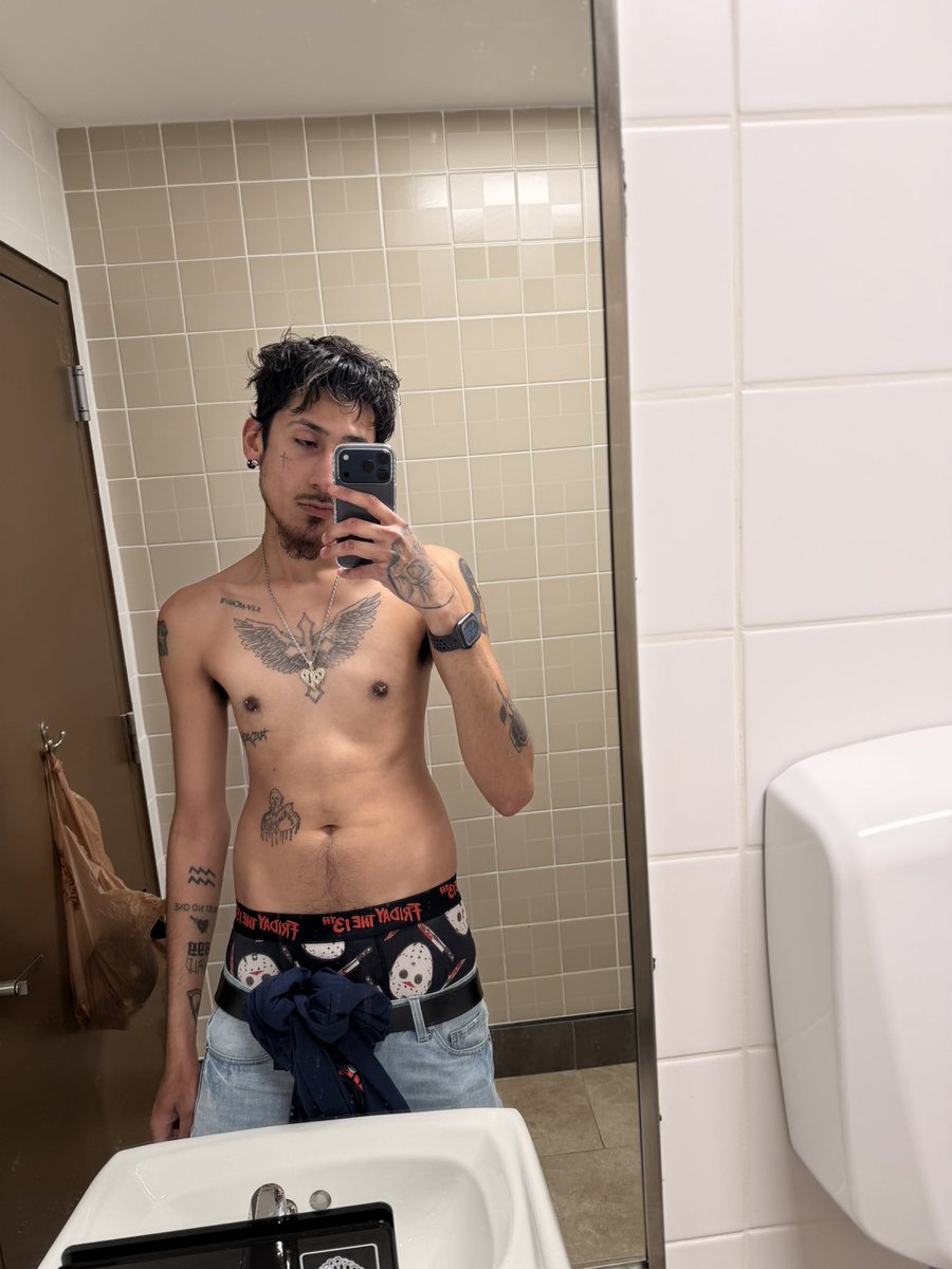 goth boi chris tweet media