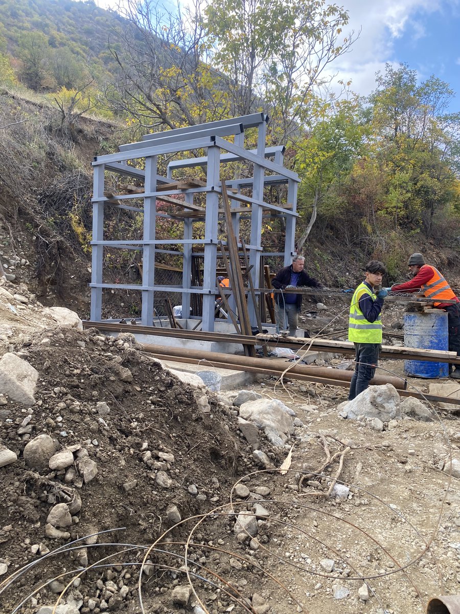 À Lehvaz, village du sud de l’Arménie, l’accès à l’eau potable a longtemps été un défi.
✨Grâce au Fonds Arménien de France, à l’Agence Autrichienne de Développement et au Fonds Arménien Hayasdan, un système complet d’adduction d’eau a été mis en place.
🙏Merci à nos partenaires