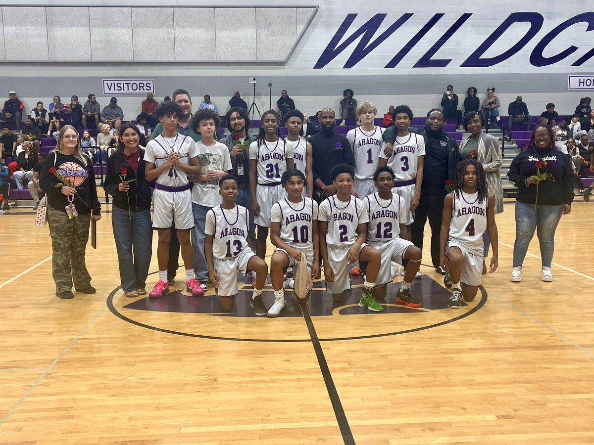 AragonMS_Sports's tweet photo. Thank you to our @AragonWildcats Boys Basketball teams for taking time last night to recognize and appreciate our wonderful Wildcat staff! 👏🏽 Way to represent our school on and off the court! 💜 #StaffAppreciation #WildcatExcellence #ROAR #CFISDSpirit @CFISDAthletics @CyFairISD https://t.co/vrsLb4pjkI