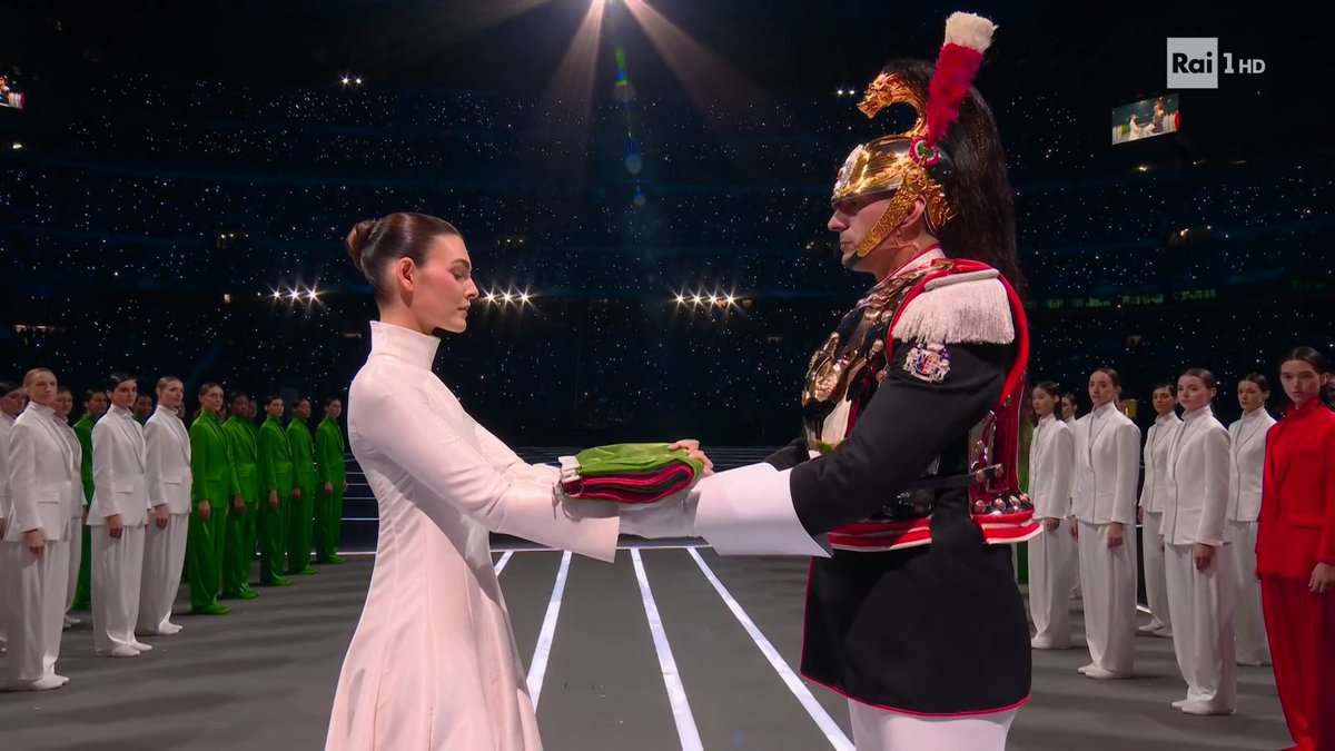 Ultima creazione di Armani 💚🤍❤️
#OlimpiadiInvernali2026