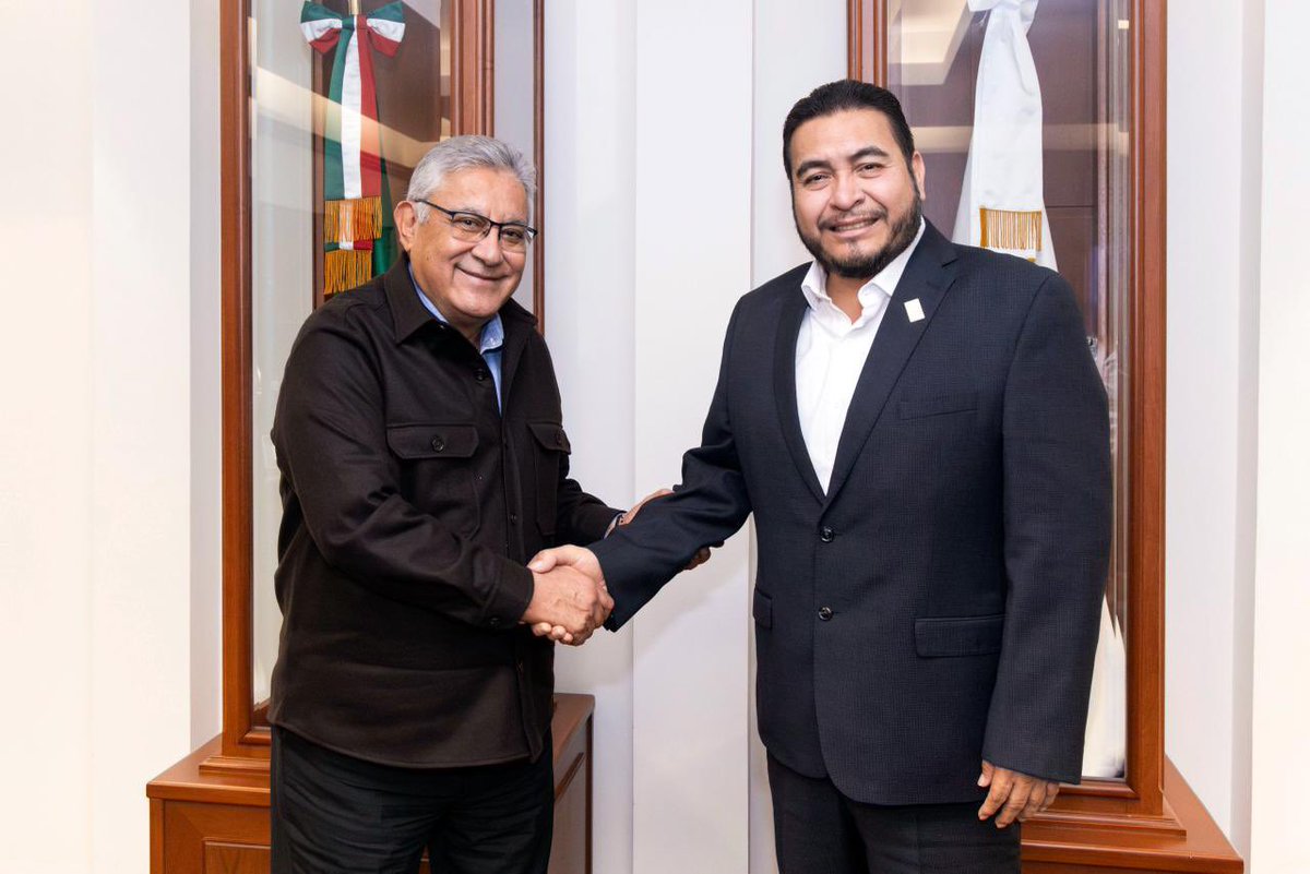 🟠 Continuamos avanzando en las conquistas laborales de los trabajadores de la educación en #Chiapas, afirmó el Mtro. Alfonso Cepeda Salas, Srio. Gral. del #SNTE, en reunión con el Prof. Oved Balderas Tovilla, dirigente de <a href="/SECC40CHIAPAS/">SNTE Sección 40</a>. ✅