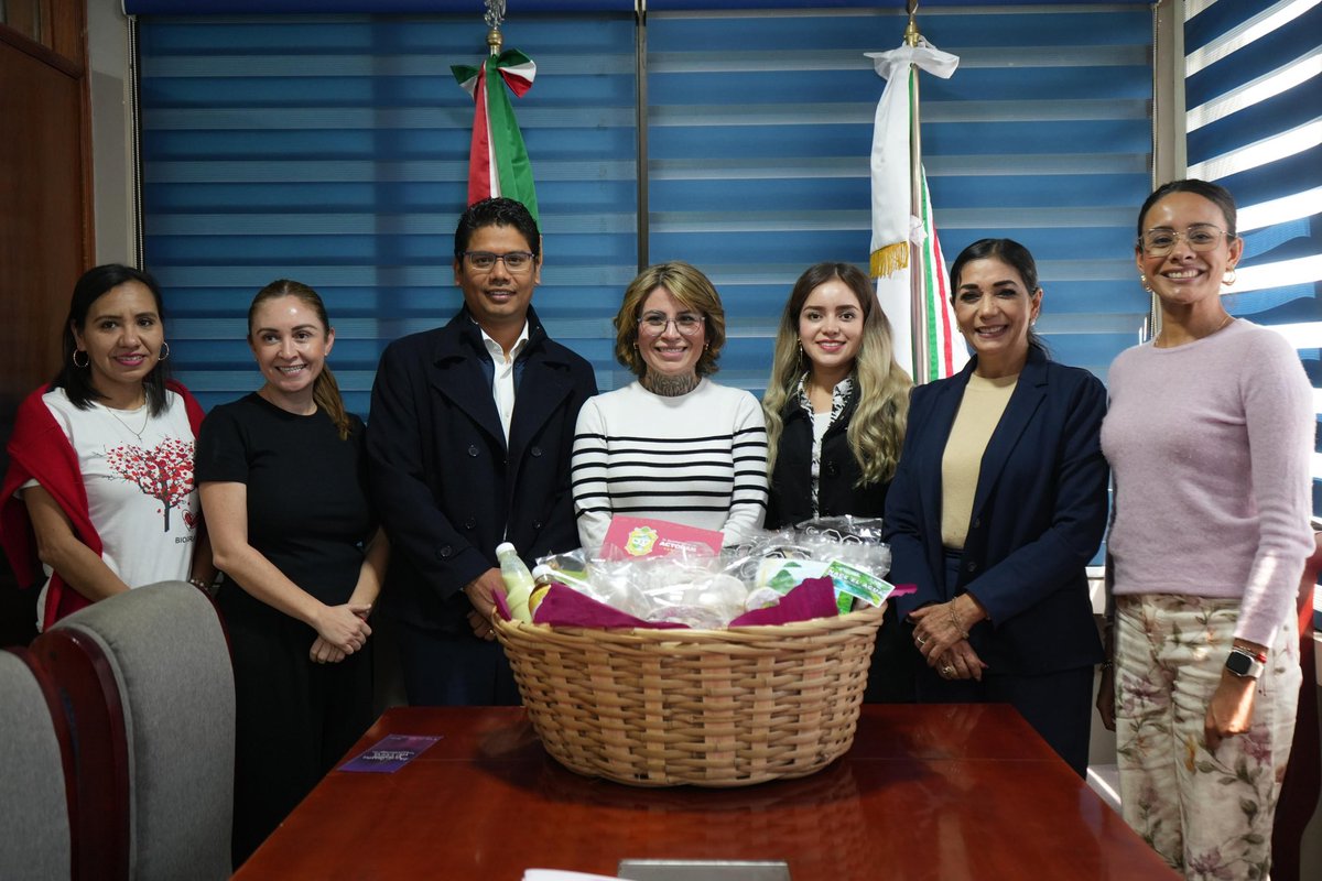 cejumver's tweet photo. 🤝 Reunión con el presidente municipal de Actopan, Eduardo Utrera Carreto, para avanzar en acciones conjuntas en beneficio de las mujeres, adolescencias e infancias.💜✨

@rocionahle @ahuedricardo 

#CJMParaTodas https://t.co/oKjSWK7fRU