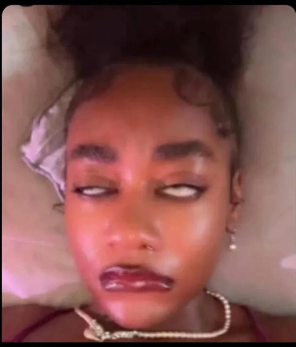 BethelFace's tweet photo. At this point, remove it and see the speed she will use to put it back 🤣🤣🤣 https://t.co/XYSEOFWIaU