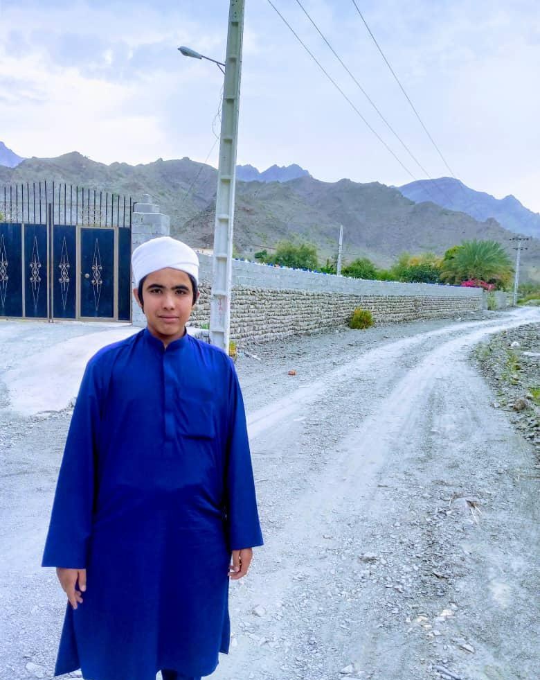 محمد کریم سیدی ۱۶ساله در اصفهان بازداشت شده و هیچ خبر و اثری ازش نیست! 
فقط ۱۶ سالشه !!! 
#محمدکریم_سیدی
#IranMassacre