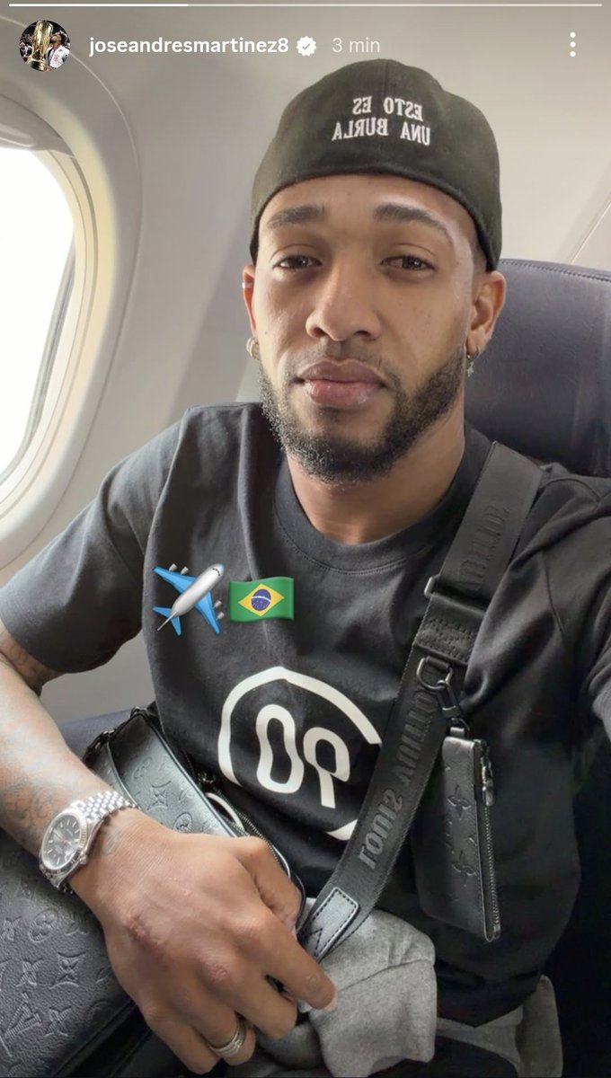 Sandisccp's tweet photo. MDS ELE TÁ VIVO https://t.co/2UiPiF6Q2I