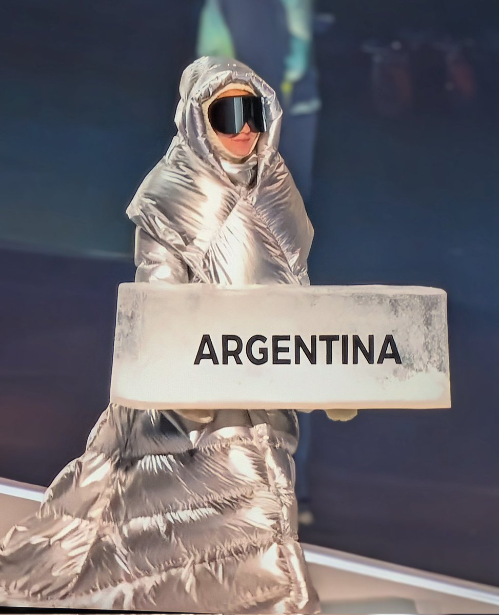 These #OpeningCeremony participants from <a href="/milanocortina26/">Milano Cortina 2026</a> are like 9 months early for #Boorito at <a href="/ChipotleTweets/">Chipotle</a>, but their burrito costumes are excellent!