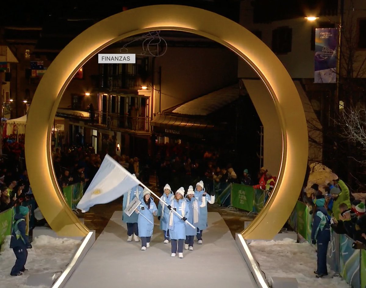 ¡VAMOS ARGENTINA! 💙 🤍 💙

La Albiceleste dice presente con ocho deportistas en #MilanoCortina2026. Francesca Baruzzi y Franco dal Farra son los abanderados. ⛷️ 🏂 🇦🇷

#JuegosOlimpicos #CeremoniaDeApertura l <a href="/PrensaCOA/">Comité Olímpico ARG</a>