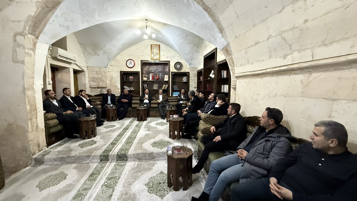 Bu akşam Şanlıurfa Birlik Vakfı’nın Cuma Sohbetlerinin konuğu olarak; Birlik Vakfı Kurucular Kurulu Üyesi ve Birlik Vakfı Şanlıurfa Şube Başkanı Sayın İbrahim Kızılelma ve Yönetim Kurulu Üyeleriyle bir araya geldik.

Şehrimize dair güncel konular üzerine istişarelerde bulunduk.