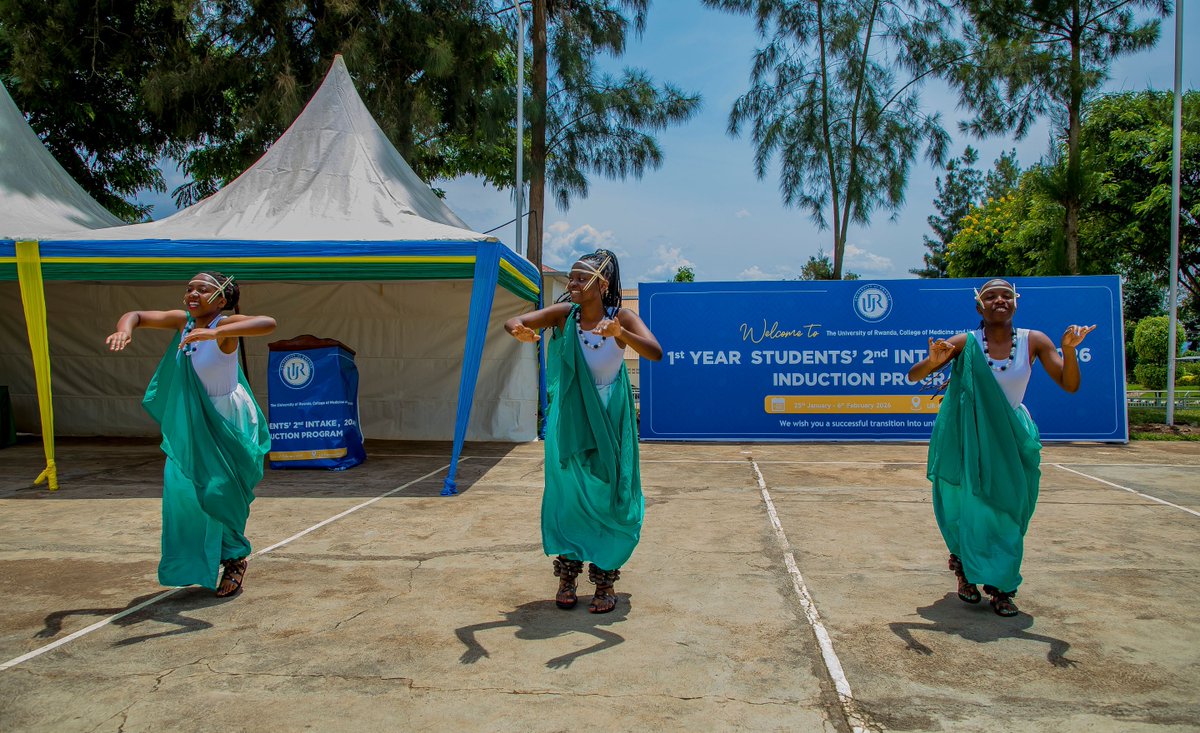 ursu_rwamagana's tweet image. A joyful day at @URRwamagana  Campus  #KwinjizaIntoreMuzindi marks the beginning of greatness for our @UCmhs 2nd Intake students. With our campus leaders and university officials, We were entertained by the #Intore through traditional dances. we warmly welcome you to UR family!
