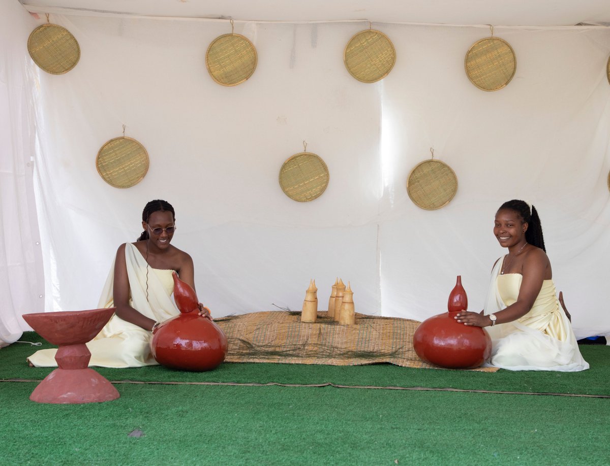 ursu_rwamagana's tweet image. A joyful day at @URRwamagana  Campus  #KwinjizaIntoreMuzindi marks the beginning of greatness for our @UCmhs 2nd Intake students. With our campus leaders and university officials, We were entertained by the #Intore through traditional dances. we warmly welcome you to UR family!