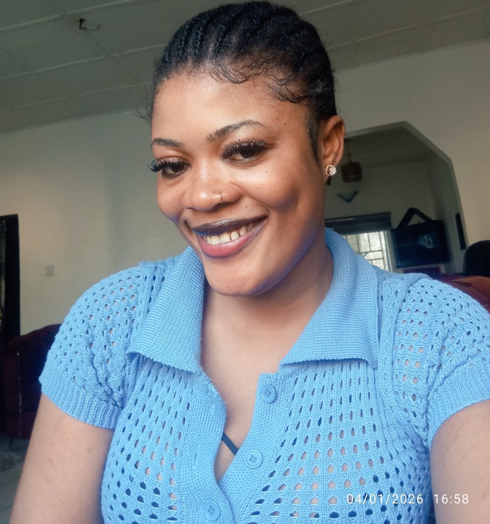 Simple53287's tweet image. Look into my eyes, and tell me what you see