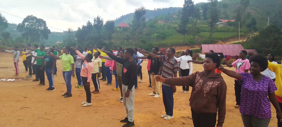MutuntuS's tweet photo. None mu murenge wa @MutuntuS uherereye mu karere ka @KarongiDistr  hitabiriwe urugerero rw'inkomezabigwe ikiciro cya 13 aho intore zigishijwe amahame y'intore, bigishwa n'intambwe y'intore ndetse baganirizwa no kuri gahunda zitandukanye za leta  @RwandaWest @RwandaLocalGov https://t.co/Je3Mq6GXhz