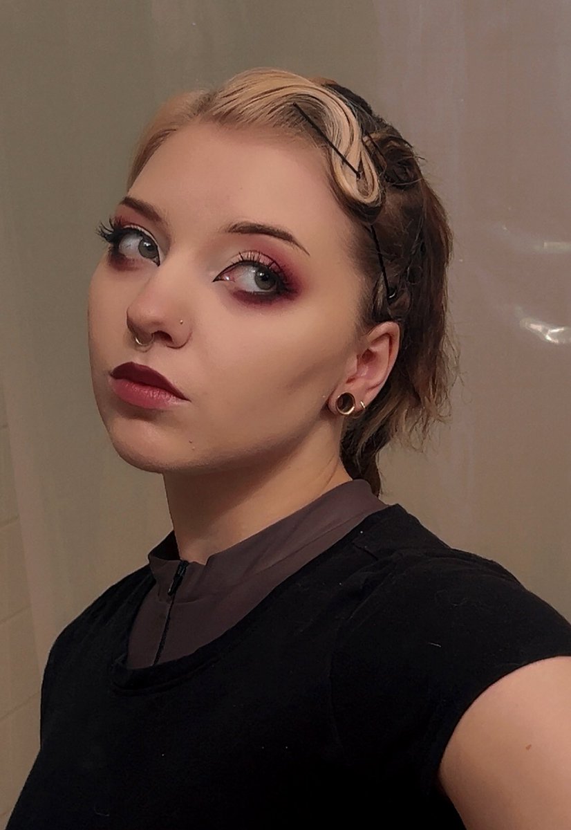 Hair is finally getting long enough I can toy with it again ✨