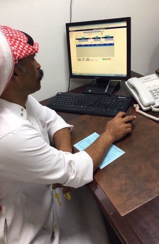 "ميزة دوام الطوارئ إنه ٨ ساعات بعده تسلم الحالات وتنساها"

أنا بداية كل شفت أشيك الحالات اللي نومتها الشفت الماضي وش صار عليها :