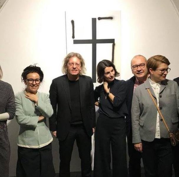 Lewaki : o jejku jejku Grzegorz Braun spalił flagę unii europejskiej. do pierdla z nim!
Też lewaki : a ch.j tam chodźcie zrobimy swastykę z krzyża.