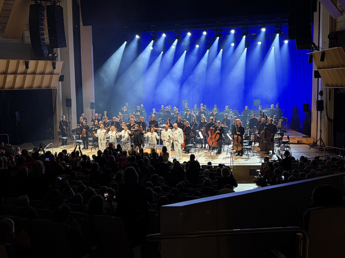 TreJake's tweet photo. Rajaton &amp; Tampere Filharmonia - Queen

Hieno konsertti, kiitos @RajatonVocal ja @TreFilharmonia 👏 https://t.co/YLOoOml9cr