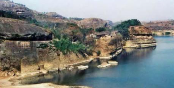 JiangLv4's tweet photo. Xu Xiake’s first journey through Jiangxi began in 1616. He documented Danxia landforms, mountain waterways, and the bustling tea and paper trade along the Xin River, offering an early portrait of Jiangxi’s landscape and commerce. https://t.co/TAKATqXvmn