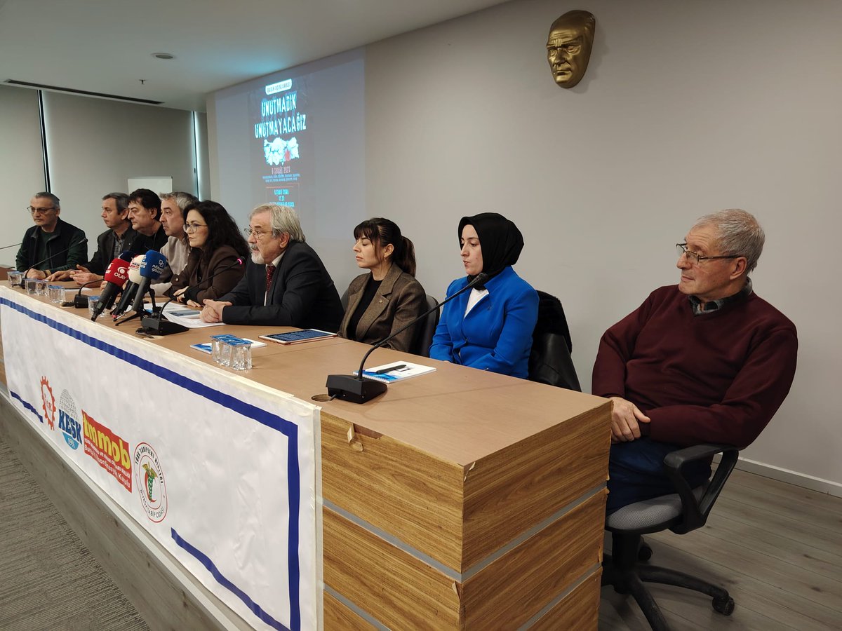 TMMOB1954's tweet photo. 6 Şubat 2023’te Kahramanmaraş merkezli yaşadığımız depremlerin 3. yılı dolayısıyla, aralarında TMMOB Bursa İKK'nın da bulunduğu DİSK, KESK, TMMOB ve TTB Bursa Bileşenleri 6 Şubat 2026 tarihinde BAOB Yerleşkesinde ortak bir basın açıklaması düzenledi.

https://t.co/z8e9CozIy3 https://t.co/W42KjJjHG6