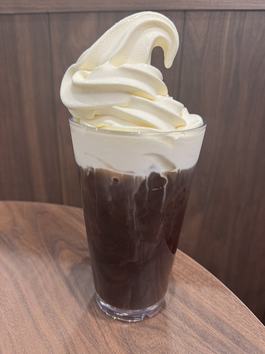 ayakatomogo's tweet photo. 芸術点の高いフロートコーヒー☕️
美味だった✨ https://t.co/2acvYeeO4T